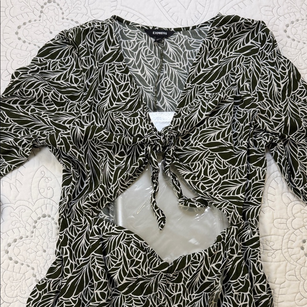 Express Floral Pattern Green Maxi Wrap Dress - Women’s Medium Long Sleeve Dress - Picture 6 of 10